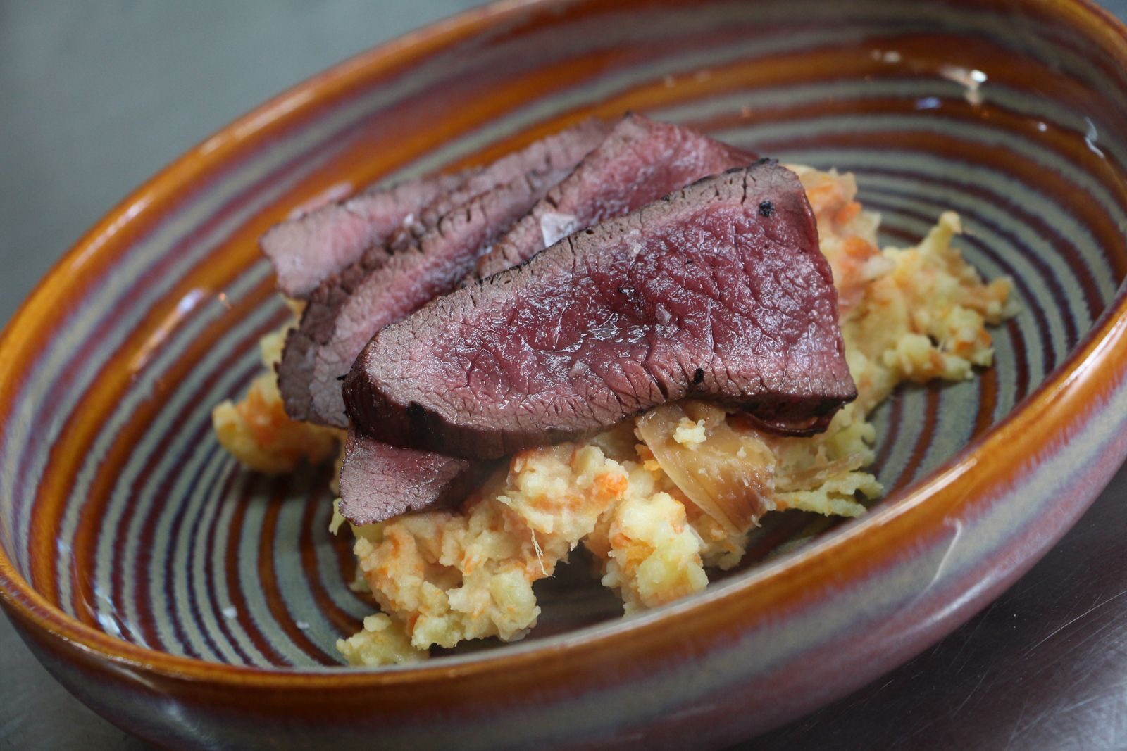 Hertenbiefstuk met vanille en hutspot